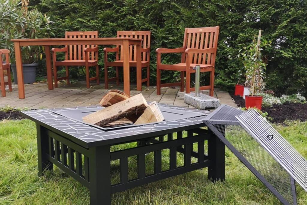 Ruhige Ferienwohnung Inklusive Garten Souterrain - Neu Renoviert Lachen Екстериор снимка