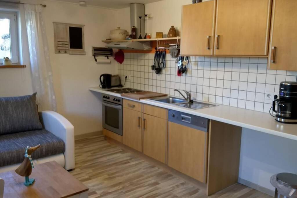 Ruhige Ferienwohnung Inklusive Garten Souterrain - Neu Renoviert Lachen Екстериор снимка