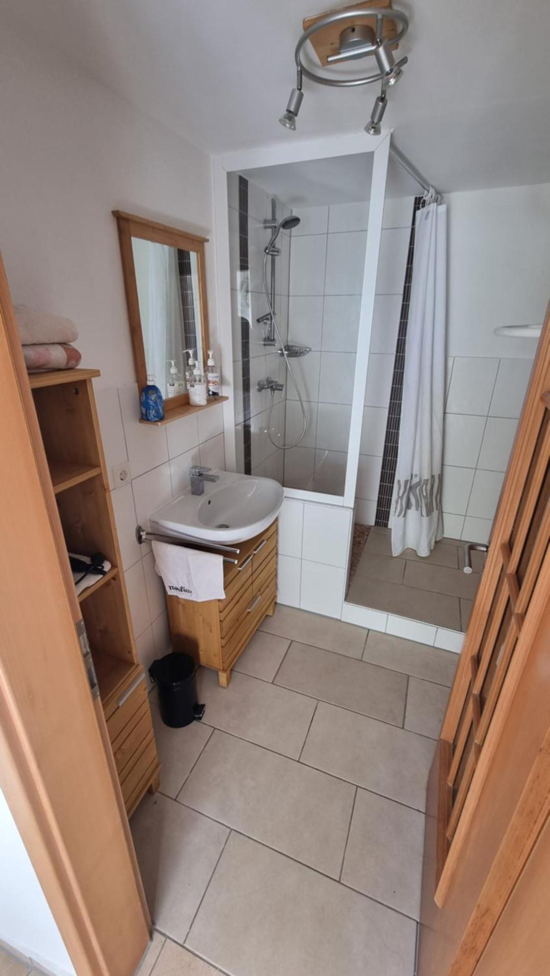 Ruhige Ferienwohnung Inklusive Garten Souterrain - Neu Renoviert Lachen Екстериор снимка